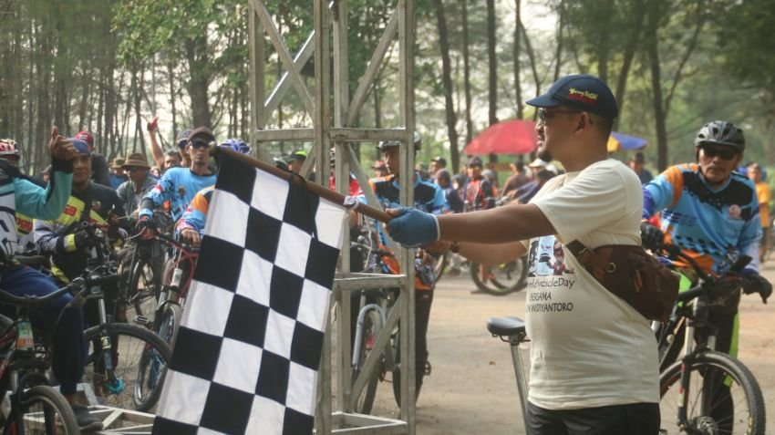 Ribuan Pesepeda Bersama Anom Widiyantoro Bacalon Bupati Pemalang, Meriahkan Word Uji CyrcleDay