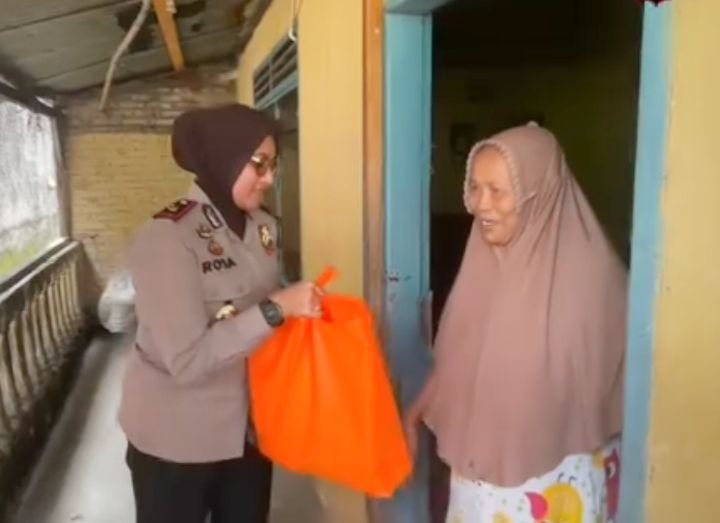 POLRI PEDULI, Polsek Medan Barat Salurkan Bansos Sembako Kepada Masyarakat Yang Membutuhkan