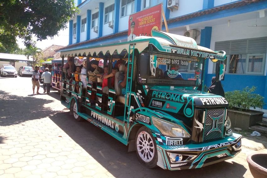 Kereta Odong-Odong : Hiburan Mengasyikkan atau Ancaman di Jalanan Pemalang?