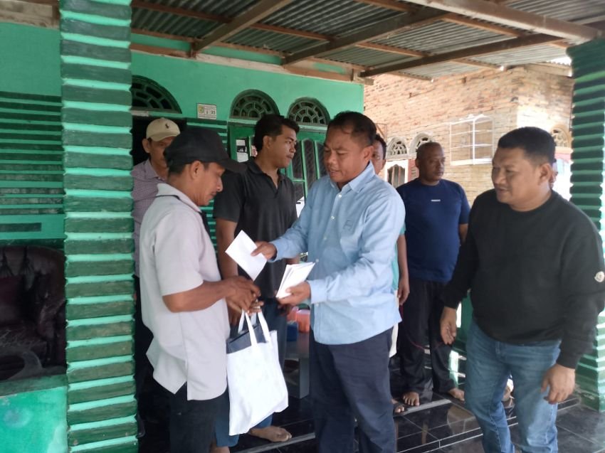 Bupati Darma Wijaya Turun Langsung Berikan Bantuan ke Korban Angin Puting Beliung di Desa Jatimulyo