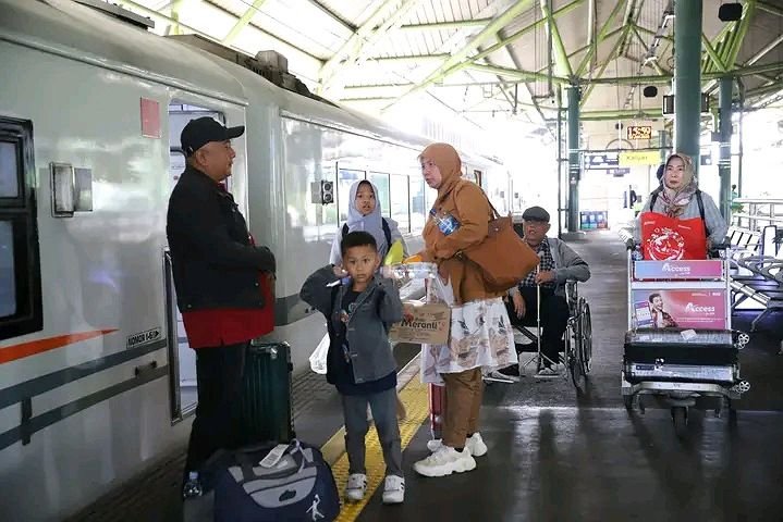 Kenaikan Jumlah Penjualan Tiket Kereta Api Pada Semester Satu 2024, Cukup Signifikan