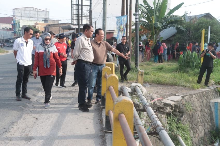 Dari Sungai Rampah ke Desa Sentang, Bupati Tinjau Aksi Gotong Royong Bersihkan Lingkungan