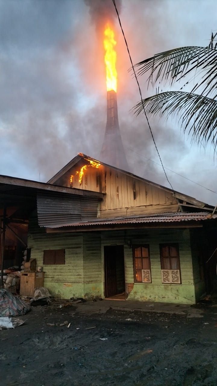 Rumah Pembuat Arang Kayu di Deliserdang Terbakar