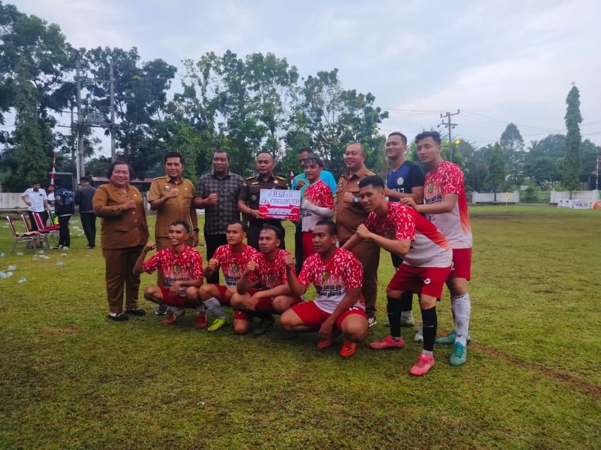 Tim Dinas Pendidikan Menangkan Turnamen Mini Soccer Sekretariat DPRD Sergai