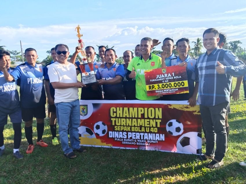 Legend Mangga Dua FC Bawa Pulang Piala Final Turnamen U-40