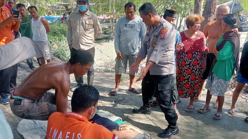 Polres Sergai bersama Polsek Teluk Mengkudu Tangani Penemuan Mayat Terdampar di Tepi Laut