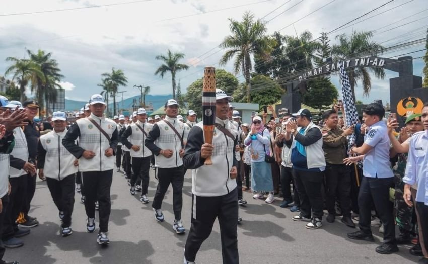 Kirap Api Obor PON XXI Aceh - Sumut Tahun 2024 Tiba di Kota Padangsidimpuan