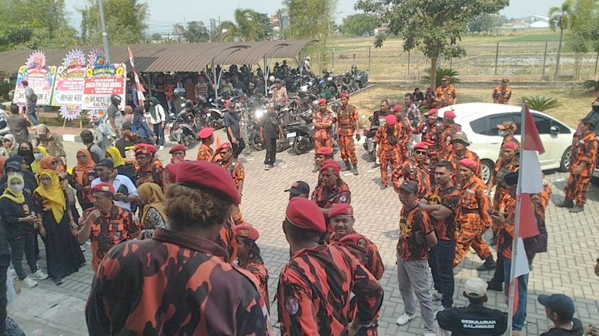 Ketua MPC Pemuda Pancasila Kabupaten Pemalang Dikawal Ketat saat Dilantik Menjadi Anggota DPRD