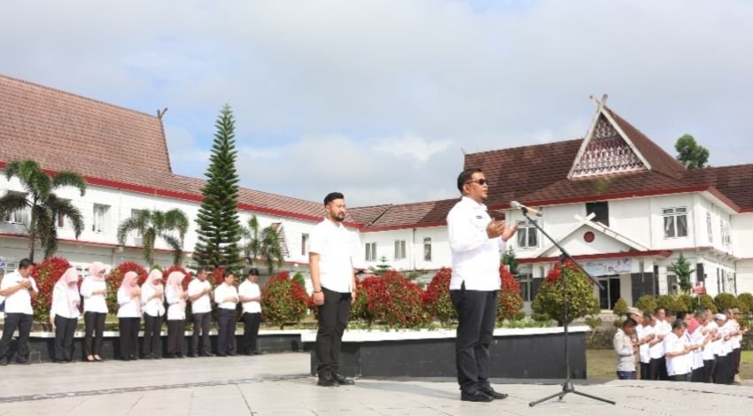 Hari Pertama Bertugas Plt Bupati Tapsel Pimpin Apel Pagi Gabungan