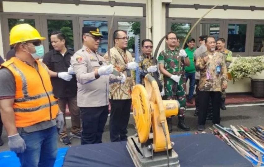 Polrestabes Medan Musnahkan Barangbukti Senjata Tajam Milik Geng Motor di Medan