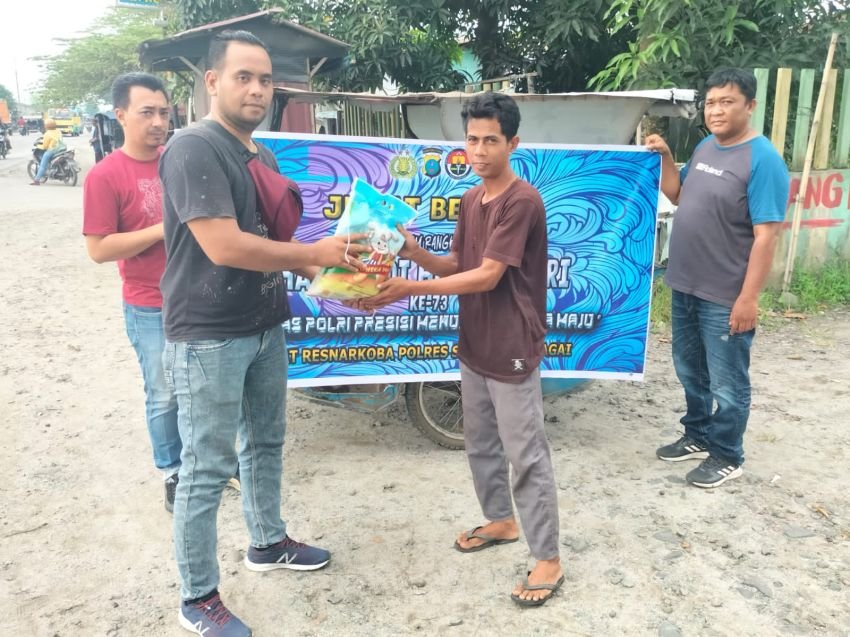 Sat Narkoba Polres Sergai Gelar Bakti Sosial ke Ponpes dan Masyarakat Peringati Hari Jadi Humas ke-73
