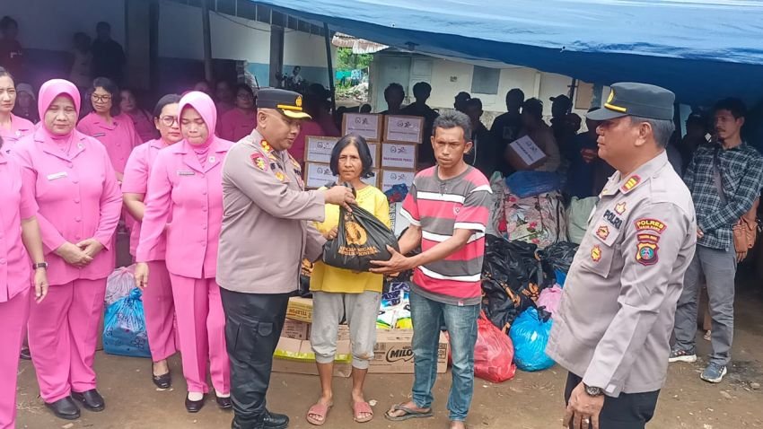 Kapolres Tanah Karo Salurkan Bantuan Kapoldasu, Kepada Korban Terdampak Bencana Alam
