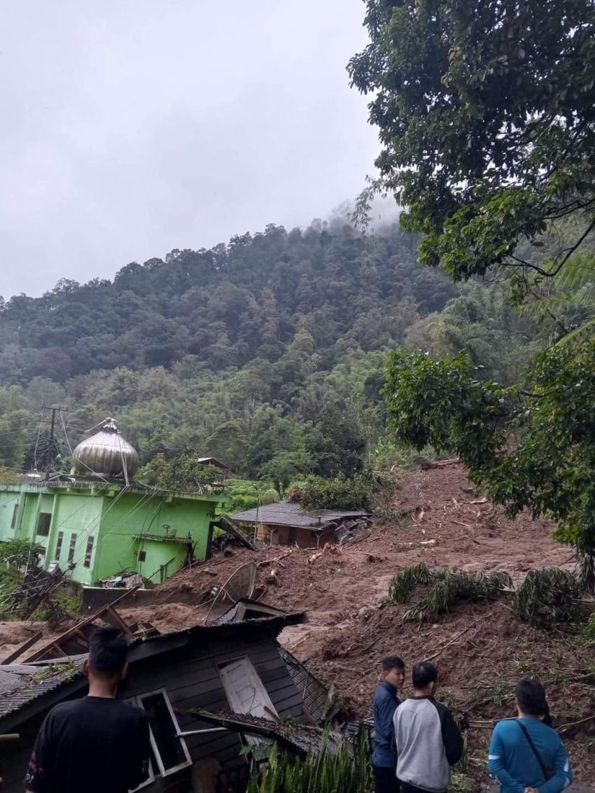 Wilayah Objek Wisata Berastagi Tertimbun Tanah Longsor