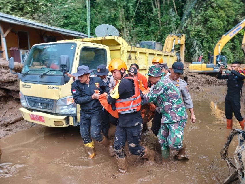 Sembilan Korban Tanah Longsor Sudah Berhasil Ditemukan AKBP Eko : Tinggal Satu Orang Lagi Dalam Pencarian