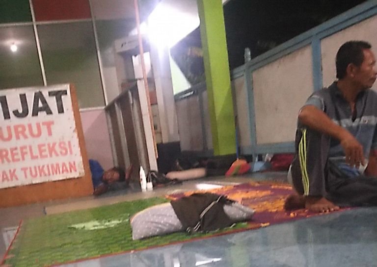 Lokasi Istirahat di SPBU Gringsing Tidak Nyaman, Oknum Tukang Pijat Usir Musafir