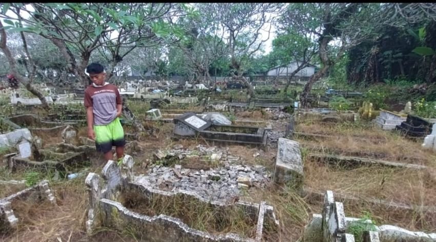 Belasan Batu Nisan di TPU Kota Binjai Dihancurkan OTK, Besinya Dicuri