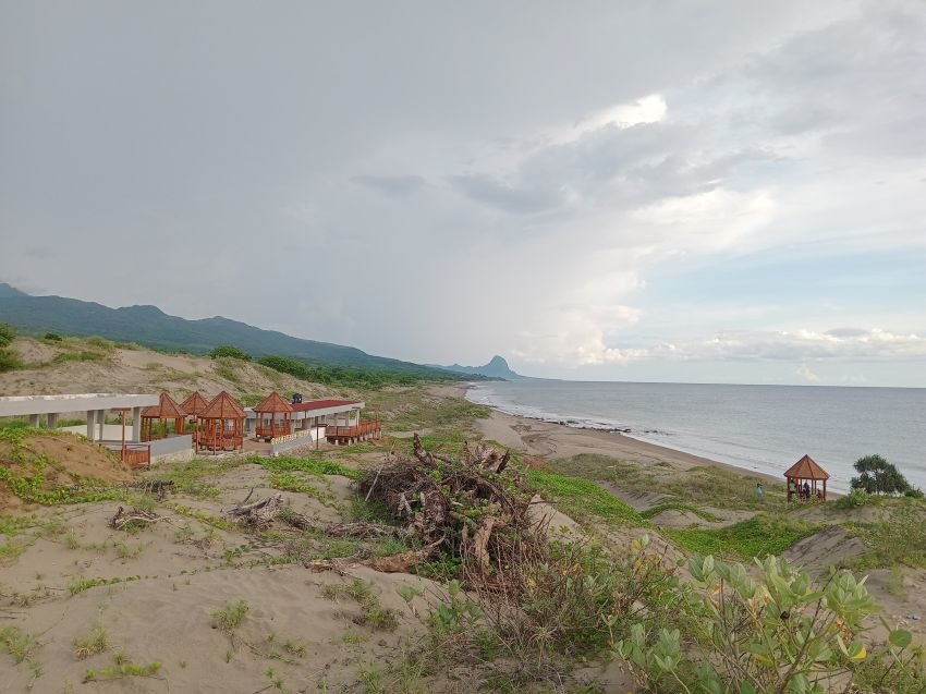 Niat ke Pantai, Warga Lokal Harus Bayar Tiket Rp 20 Ribu per Orang