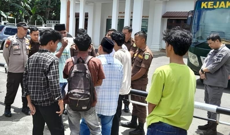 Humas Tabagsel Gelar Aksi Unjuk Rasa, Desak Kejari Padangsidimpuan Usut Dugaan Korupsi Anggaran RDTR