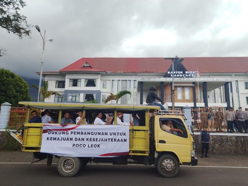 Poco Leok Dukung Geothermal, Warga Gelar Aksi Damai di Manggarai