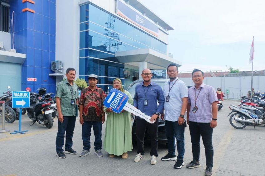 BRI BO Kisaran Serahkan Hadiah Mobil Kepada Pemenang Panen Hadiah Simpedes Semester II 2024