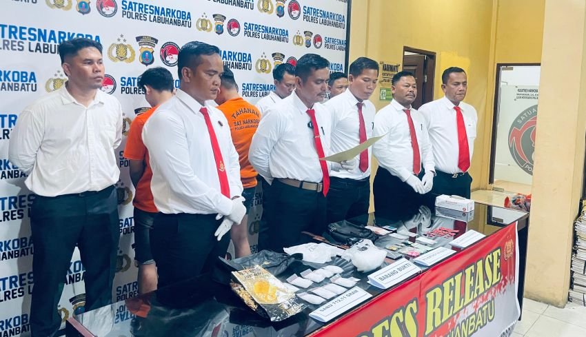 Polres Labuhanbatu Ringkus 2 Pengedar, Amankan 712,11 Gram Sabu dan Ratusan Pil Ekstasi