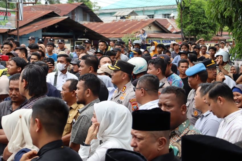 Polres Labuhanbatu Kawal Aksi Damai di Kantor DPRD Labuhanbatu, AKBP Choky Apresiasi Massa yang Tertib