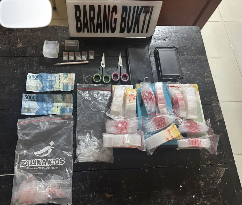 Bantu Ayah Jualan Sabu, 2 Wanita Kakak Beradik Ditangkap Polsek Panai Tengah
