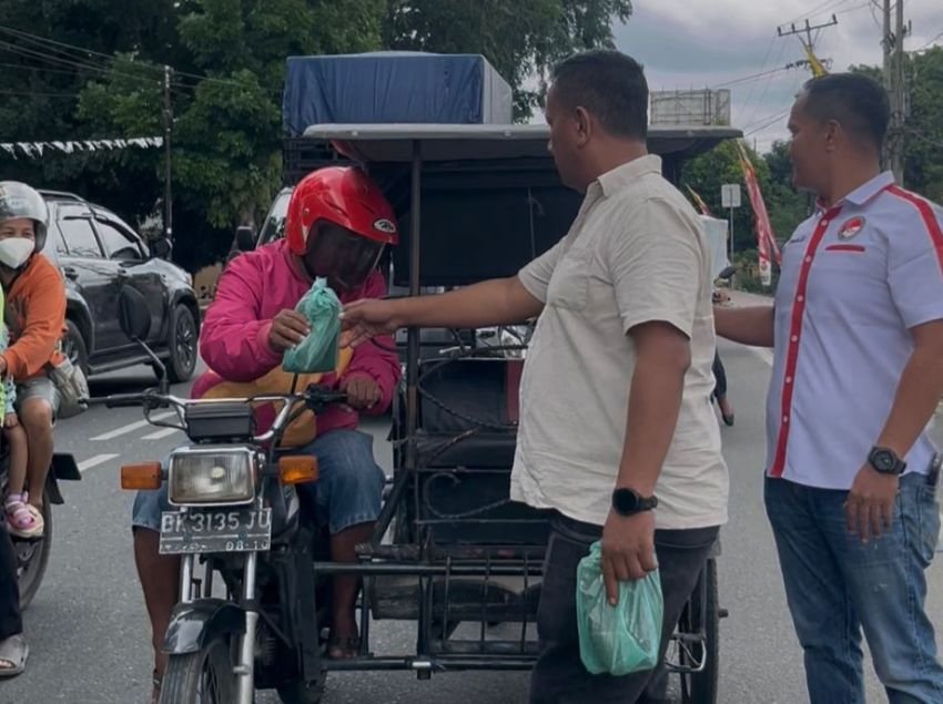 Berbagi di Jum'at Berkah, Satres Narkoba Polres Labuhanbatu Wujudkan Kepedulian