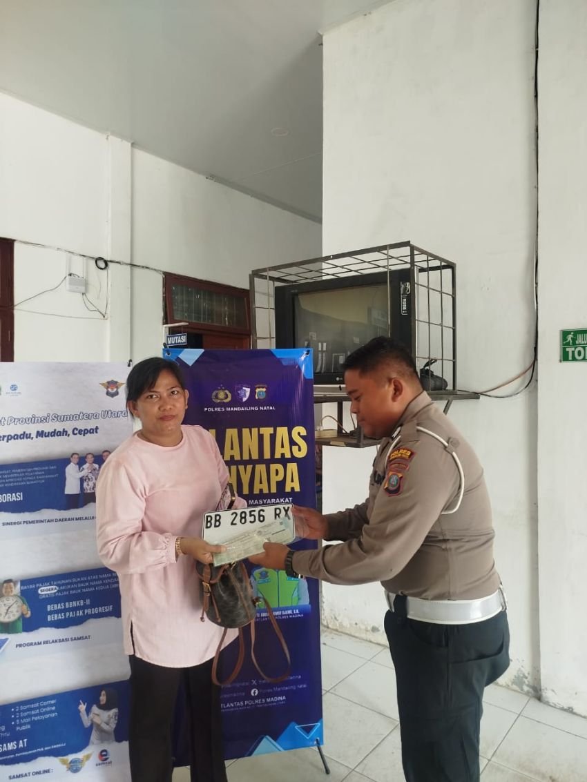 Polantas Madina Berikan Reward kepada Masyarakat yang Taati Aturan