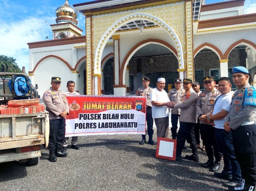 Polsek Bilah Hulu Serahkan Bantuan Pembangunan Fasilitas untuk Musafir di Masjid Riyadhus Sholihin