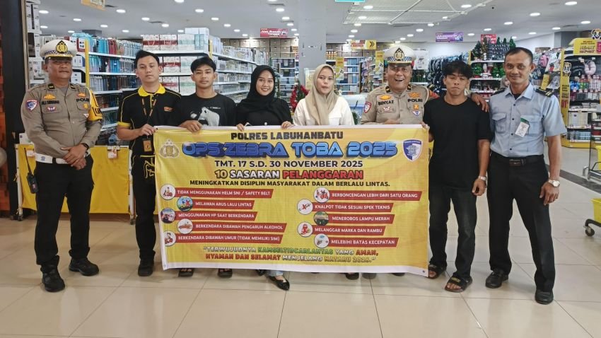 Sat Lantas Polres Labuhanbatu Gelar Sosialisasi Ops Zebra Toba 2025 di Pusat Perbelanjaan Modern