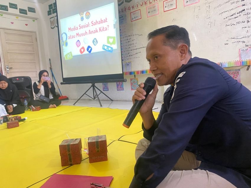 Jadi Pemateri di POMG SDIT Robbani, IPTU Arwin : Pentingnya Peran Orang Tua dan Guru di Dunia Digital Anak