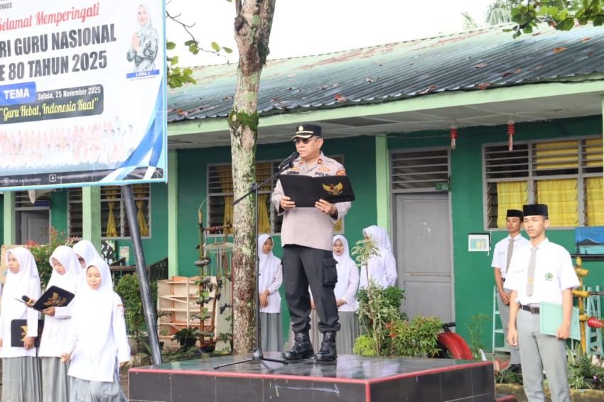 Pembina Upacara di MAN, Wakapolres Labuhanbatu Kompol Hendri Sampaikan Pesan Kamtibmas
