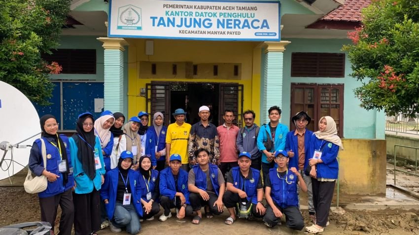 Mahasiswa KKN Kemanusiaan UNSAM dan UNY Fokus Pemulihan Pascabanjir di Desa Tanjung Neraca