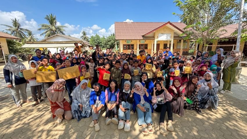 Bersih, Belajar, Berdaya: Jejak Mahasiswa Lintas Kampus di Kebun Medang Ara