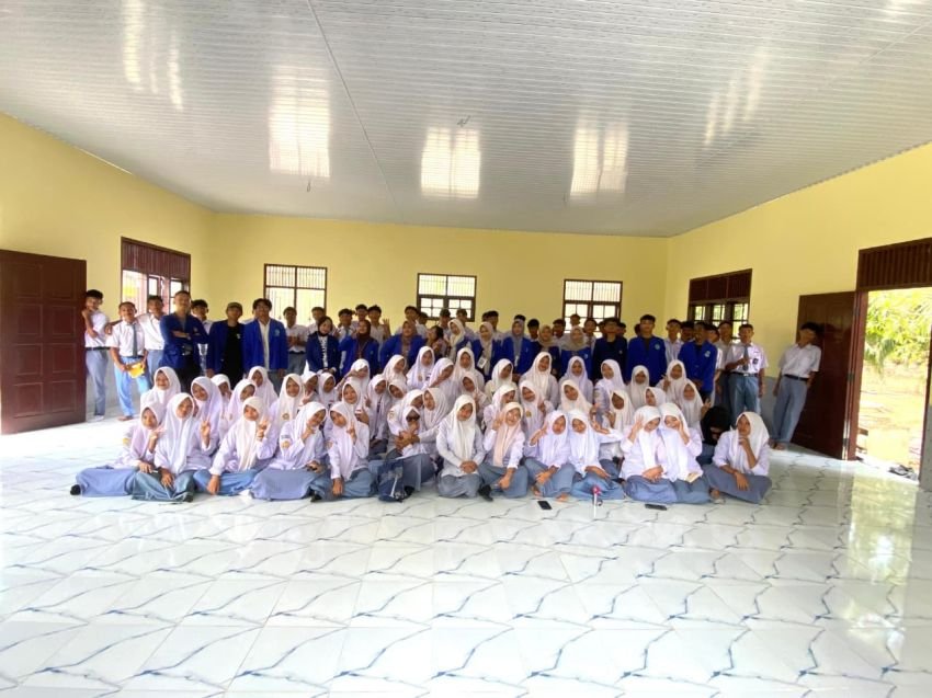 KKN Kemanusiaan Kelompok 13 Pulihkan Psikologis Siswa Pascabencana