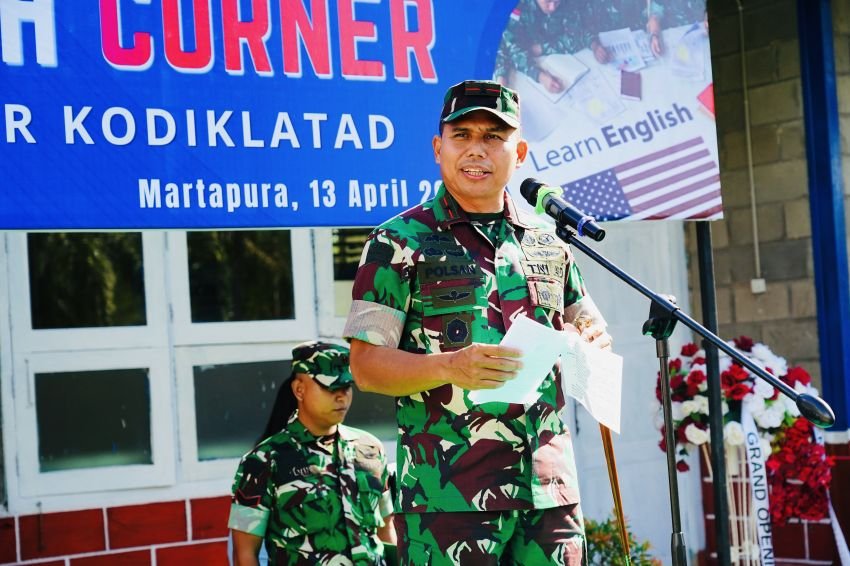 Danpuslatpur Resmikan Grand Opening English Corner di Puslatpur