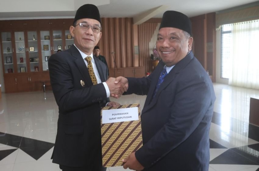 Bupati Tapsel Lantik Staf Ahli Bidang Ekonomi, Keuangan dan Pembangunan