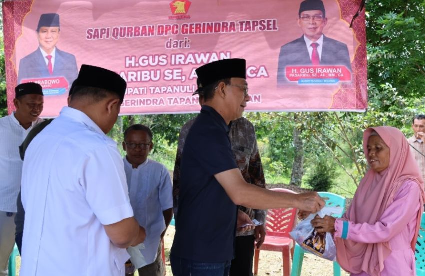 DPC Partai Gerindra Tapsel Serahkan Sapi Kurban di Sipirok