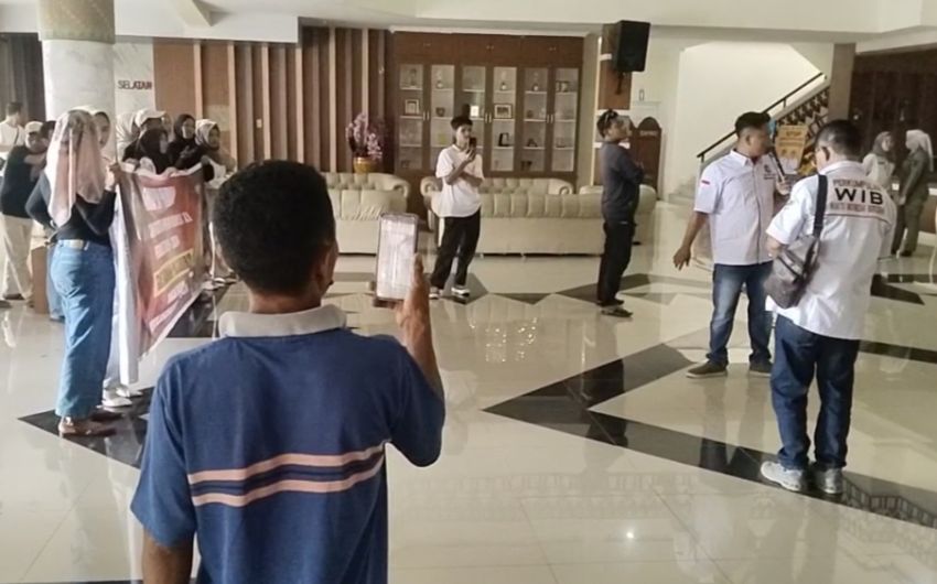 DPD WIB Tapsel Unjuk Rasa di Kantor Bupati Terkait Dana CSR yang Disorot KPK