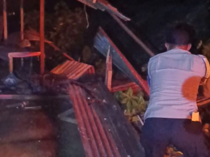 Respons Cepat Polisi! Barak Diduga Tempat Penyalahgunaan Narkoba di Aek Kanopan Timur Dibongkar dan Dibakar
