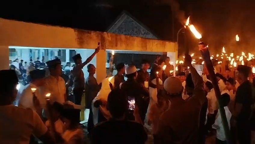 Ratusan Warga Baroh Langsa Lama Meriahkan Malam 1 Muharram Dengan Pawai Obor