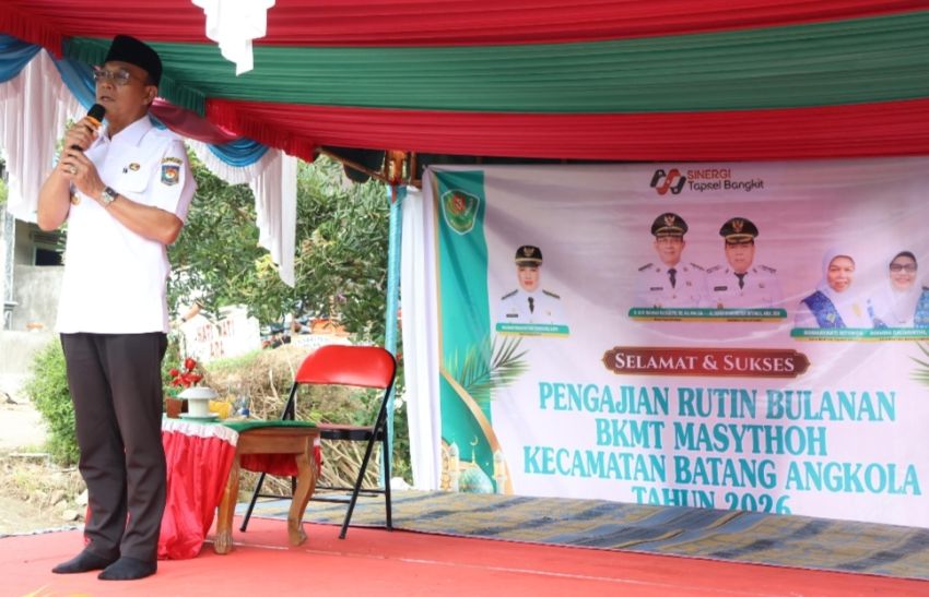Bupati Tapsel Hadiri Pengajian Bulanan BKMT Batang Angkola