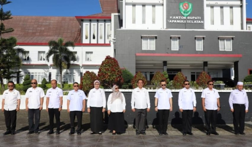 Bupati Tapsel Pimpin Apel Pagi Gabungan ASN