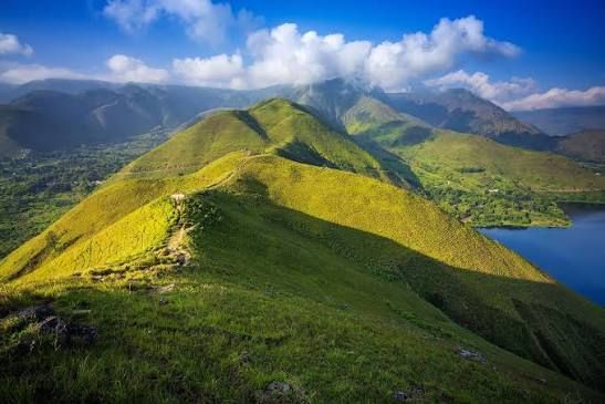 10 Tempat Wisata Tersembunyi di Indonesia yang Masih Jarang Dikunjungi