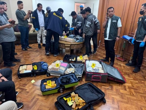 Rumah Mewah di Sentul City Digeledah, Diduga Milik Jampidsus Febrie Adriansyah