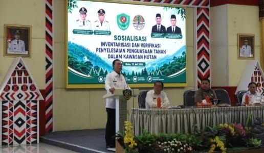 Bupati Tapsel Buka Sosialisasi Penyelesaian Penguasaan Tanah di Kawasan Hutan