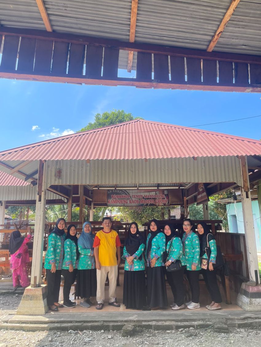 Para Dosen UNIMED Kunjungi KKM Beri Dukungan Perkembangan Ekonomi Kreatif di Madina