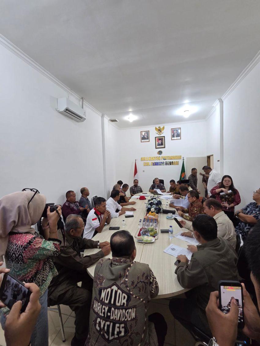Raja Nagur Bolag dan Kuasa Hukum Kecewa, PT Bridgestone Rubber Estate Absen dalam Mediasi DPRD Sumut