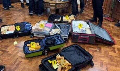 Polisi Sita Emas 74 Kilogram dan Valas Senilai Rp476 Miliar dari Rumah Diduga Milik Jampidsus Febrie Adriansyah